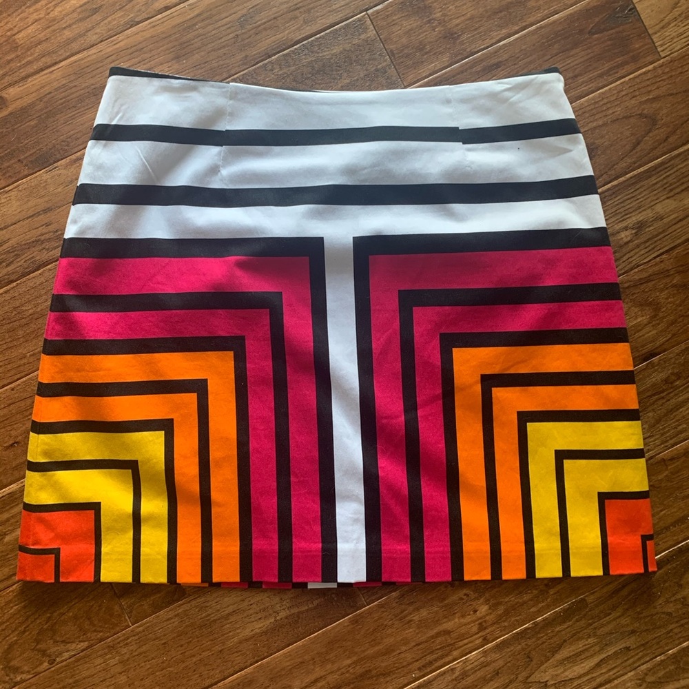 🎉2/$14! Worthington mini geometric skirt.